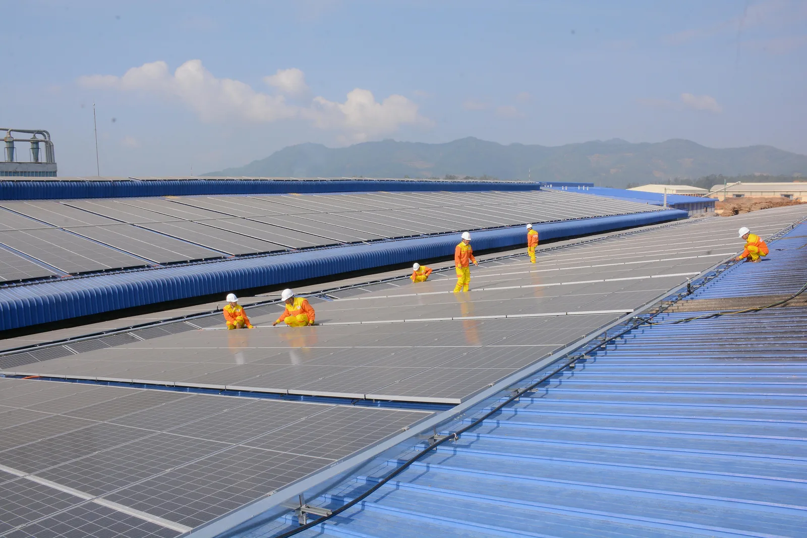 Planta de paneles solares industriales para grandes consumos energéticos